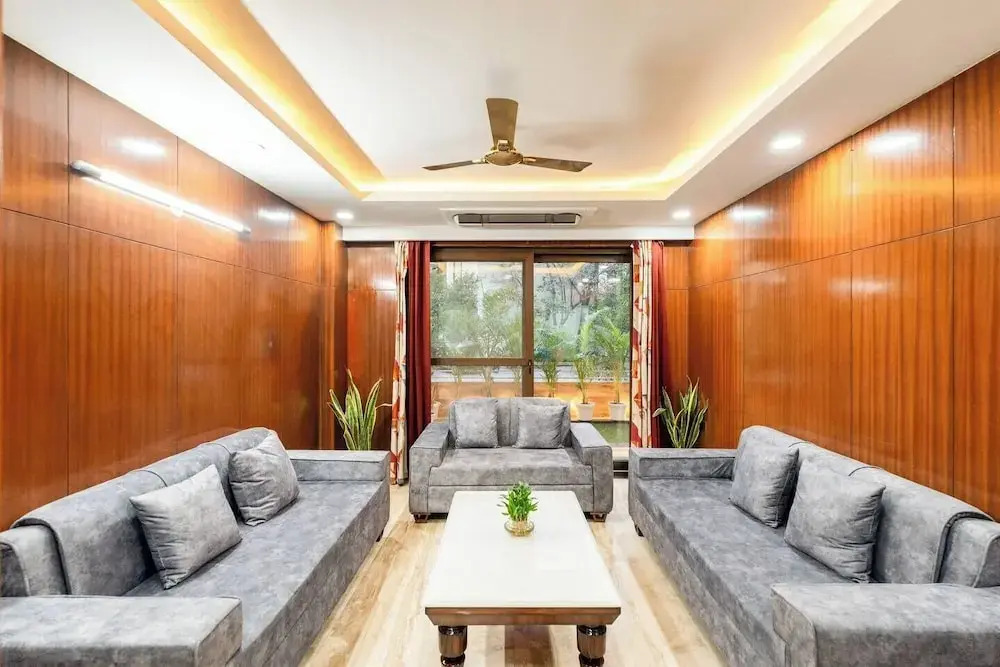 TIM Sector 51, ARTEMIS HOSPITAL 1 min walk, FORTIS & MEDANTA 4 mins drive