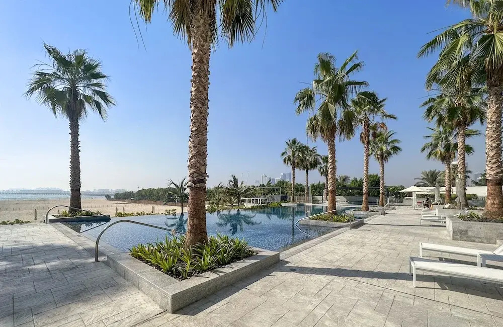 WelHome - Luxe Apt With Dazzling Views Steps From The Beach