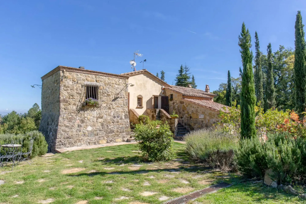 Il Felceto is a beautiful and charming farmhouse that enjoys a privileged position, with a view as f-Il Felceto