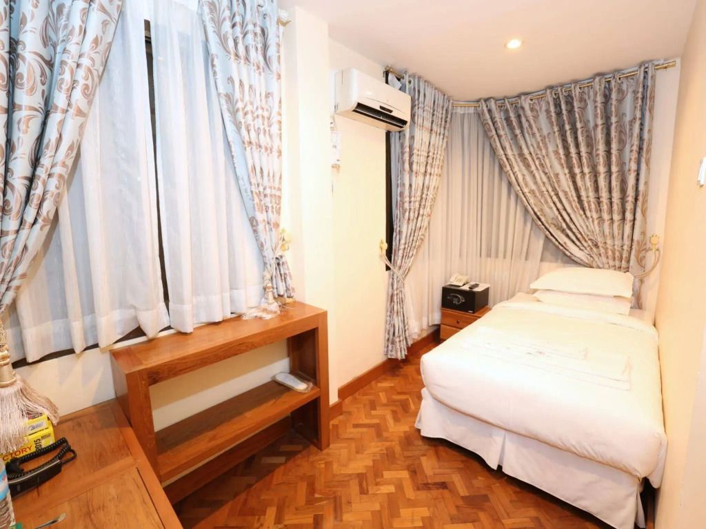 Queen's Park Hotel