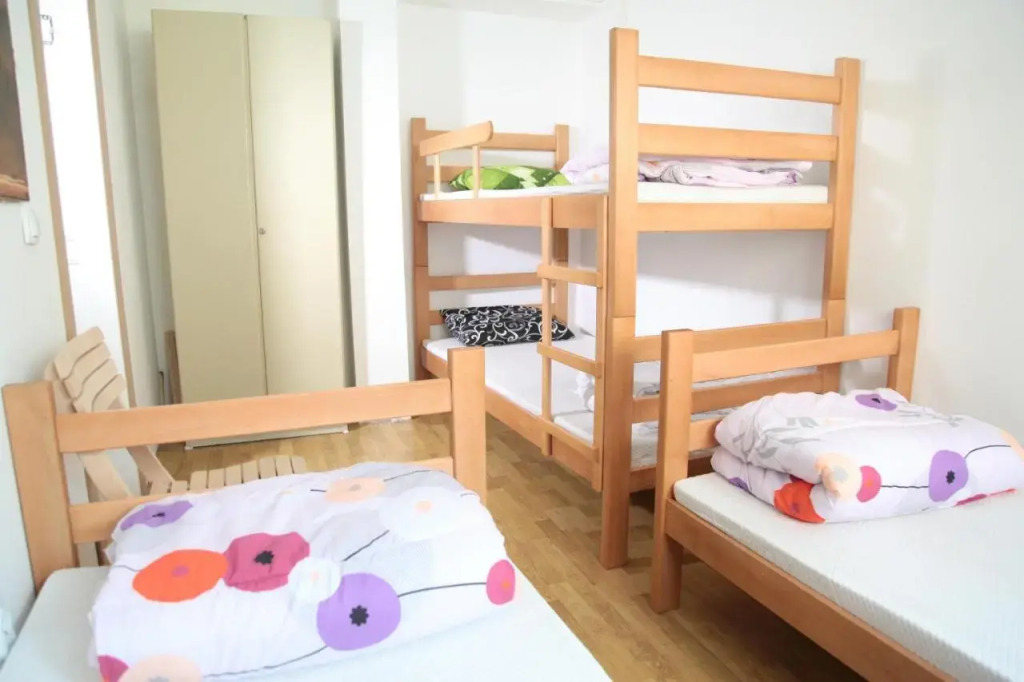Hostel Jellostone