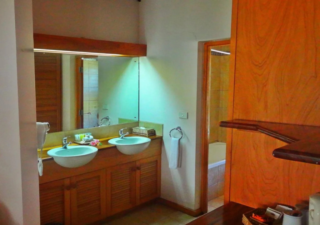 Anchorage Beach Resort