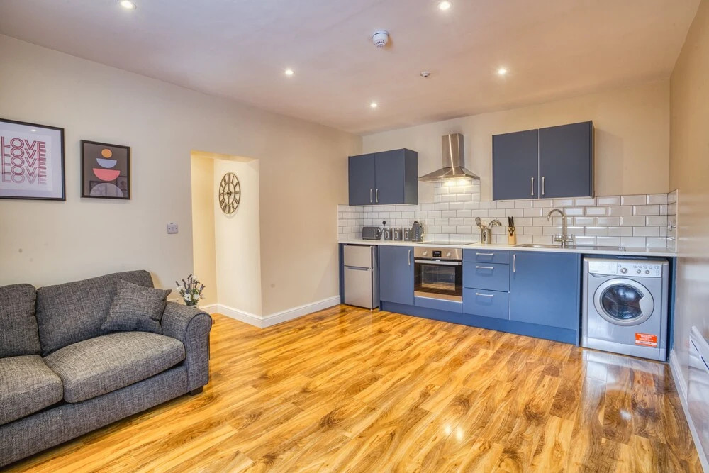 Superior 2 Bedroom in Central Lincoln En-suite Shower King Size Beds Free Toiletries and Wifi