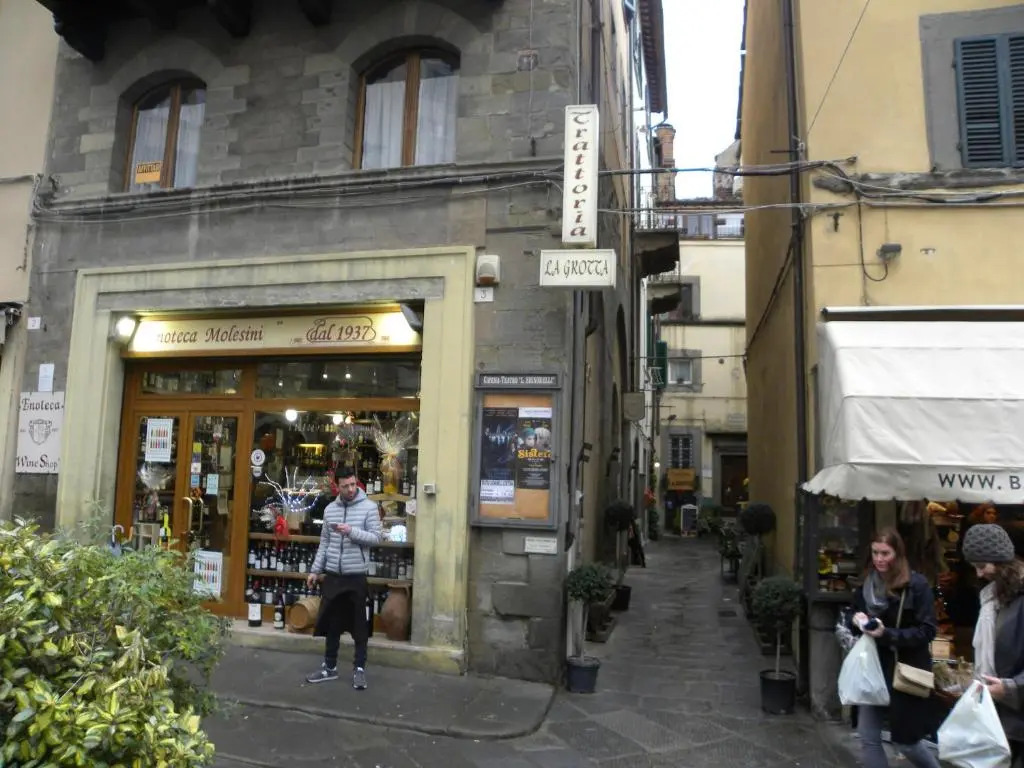 Rustic, cozy and quaint 1 bedroom apartment in the Heart of Cortona