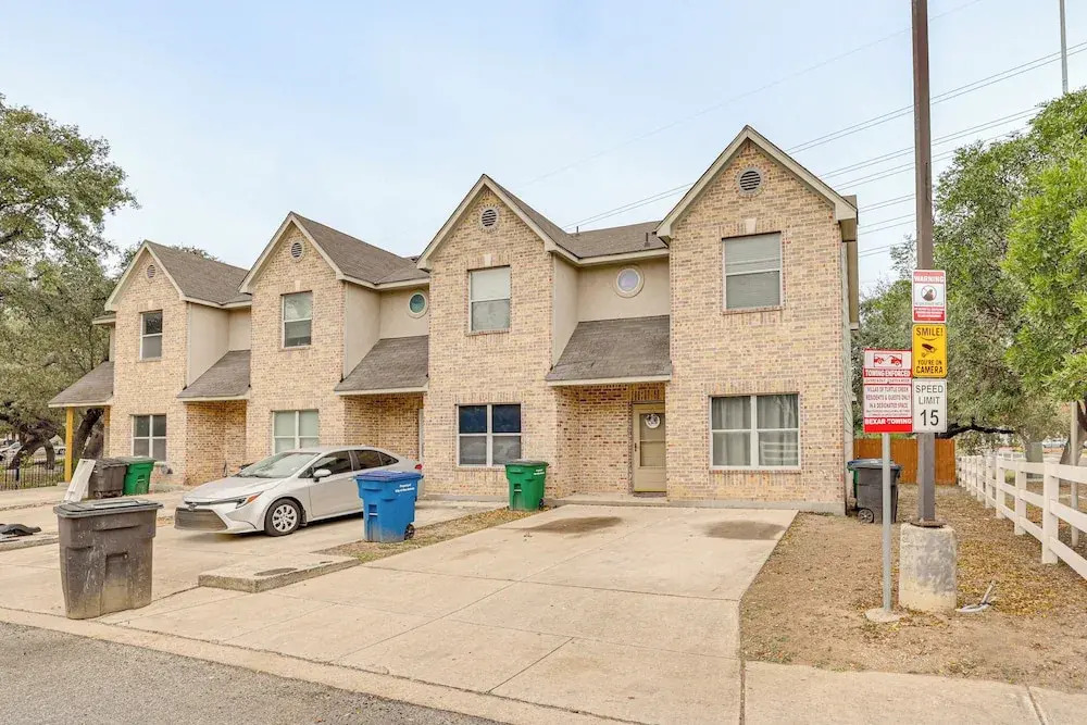 Suburban San Antonio Stay Near Parks & Hospitals
