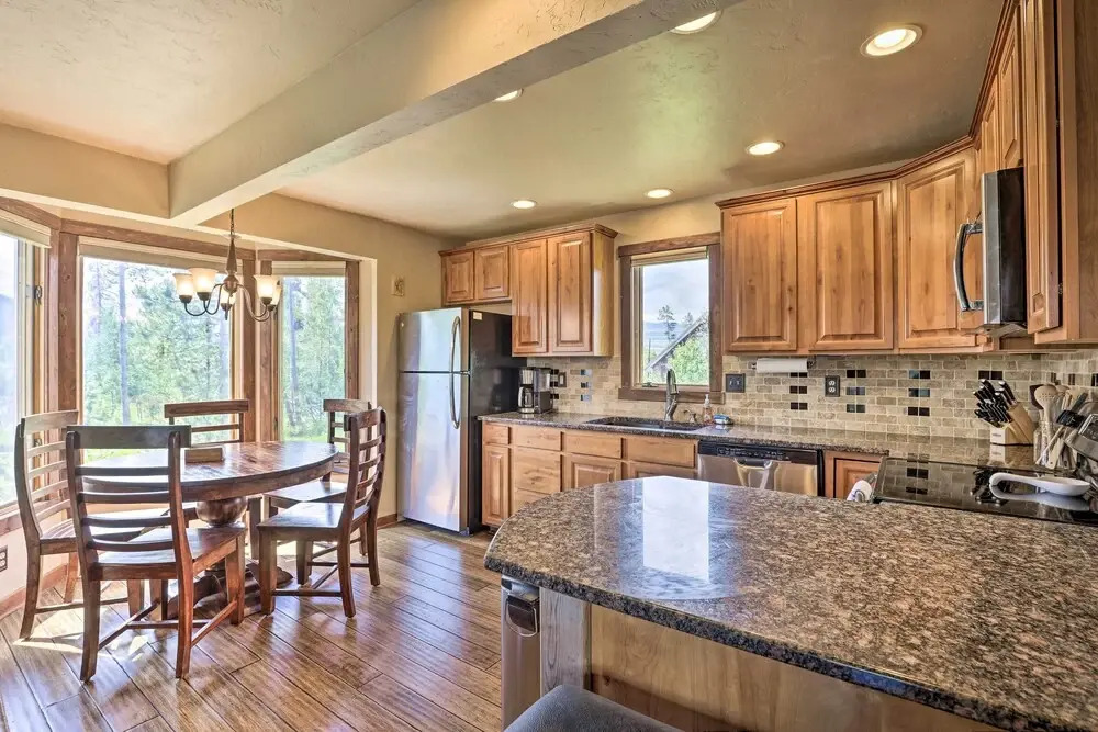 3-story Home w/ Balcony ~ 6 Mi to Winter Park!