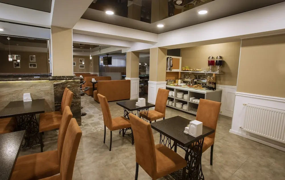 Apart Hotel West
