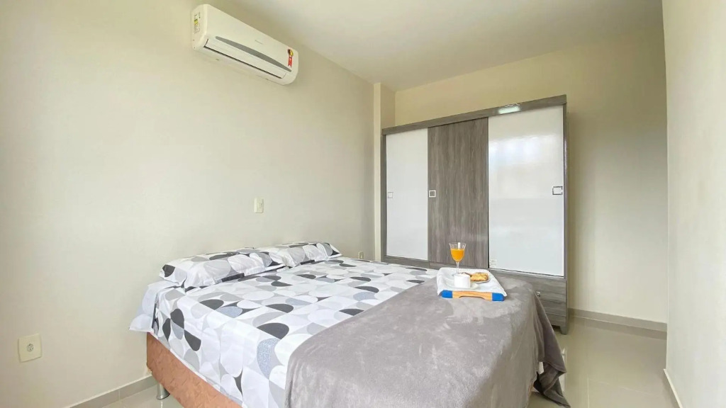 Aconchegante Apartamento na Praia de Bombas com ótima localização.