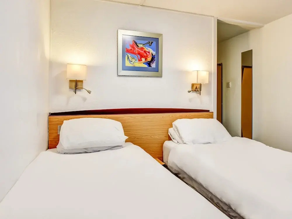 The Hotel Rafiya, Redditch