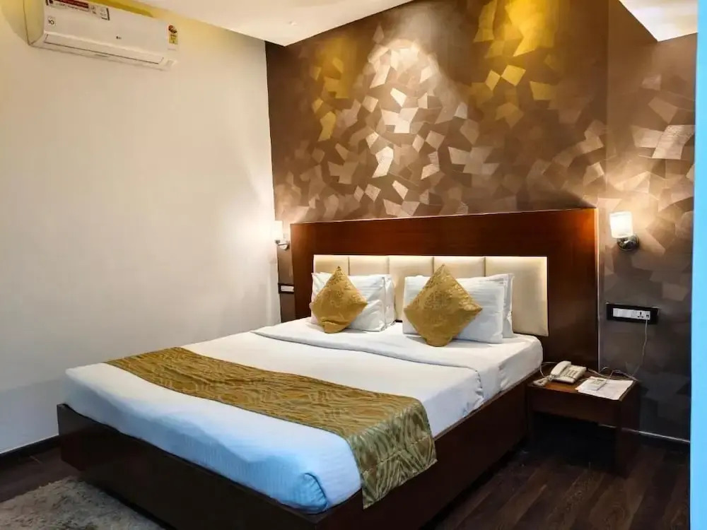 Hotel Hemaadri Grand