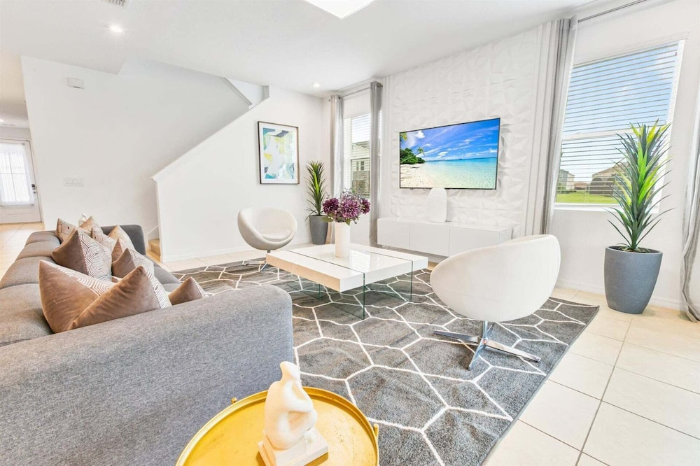 Spacious 6-bedroom Home With Private Pool & Spa in Solara Resort Just 7 Miles to Disney!