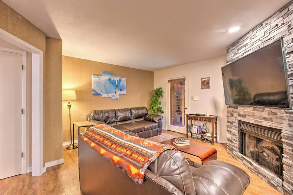 2 Blocks to Skiing & Mtb: Angel Fire Condo