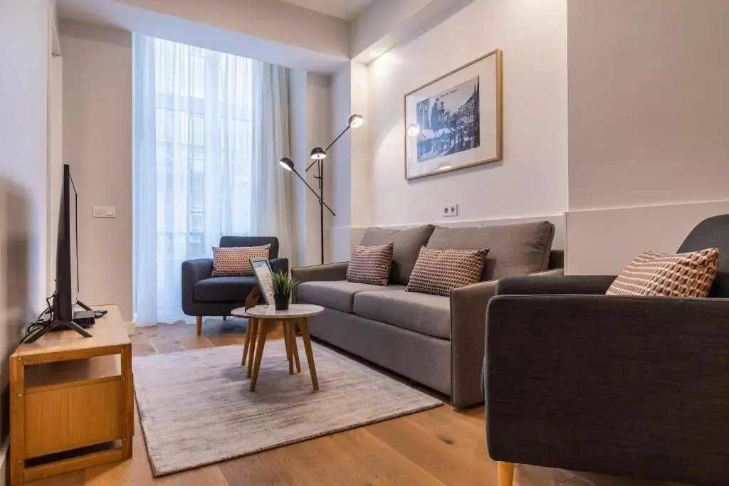 Upscale & Modern 2BDR Apartment