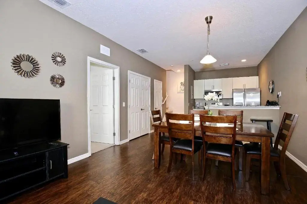 All new townhouse in gated community 10 min away from Disney!