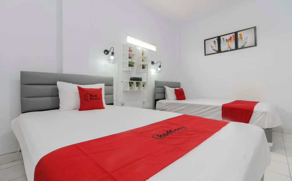 RedDoorz Plus near Budi Luhur University Jakarta