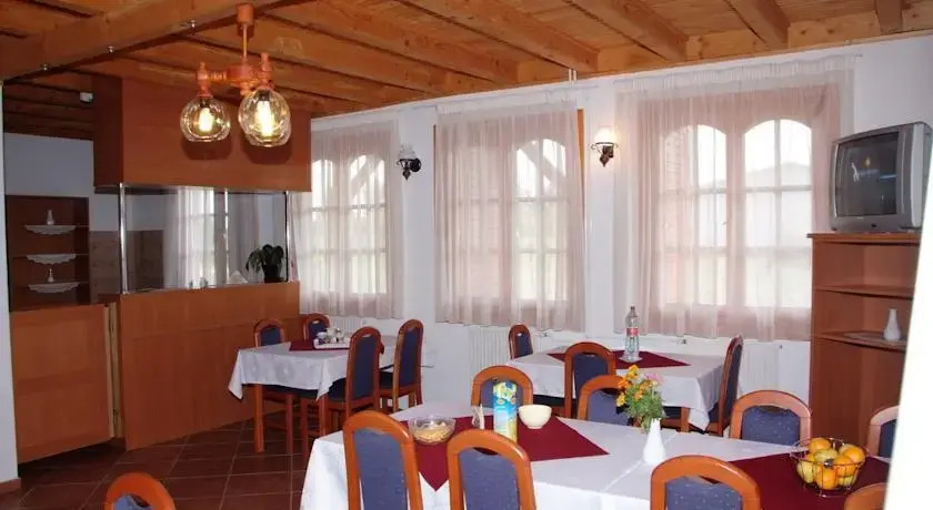 Tisza Panzió és Apartman