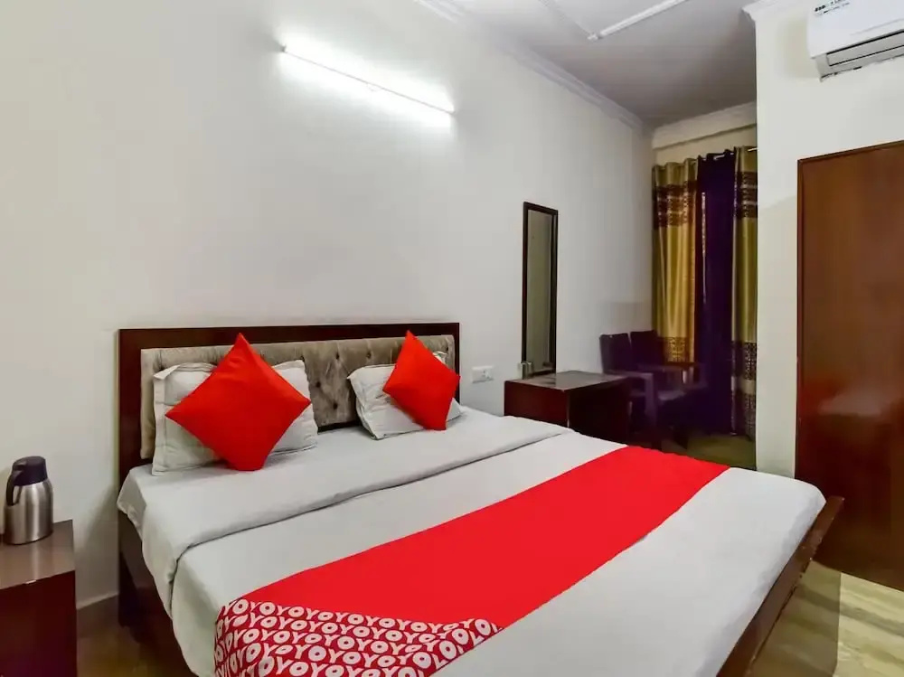 Hotel South Delhi Inn Just 10 Minute Away Form Nizamuddin Railway Station