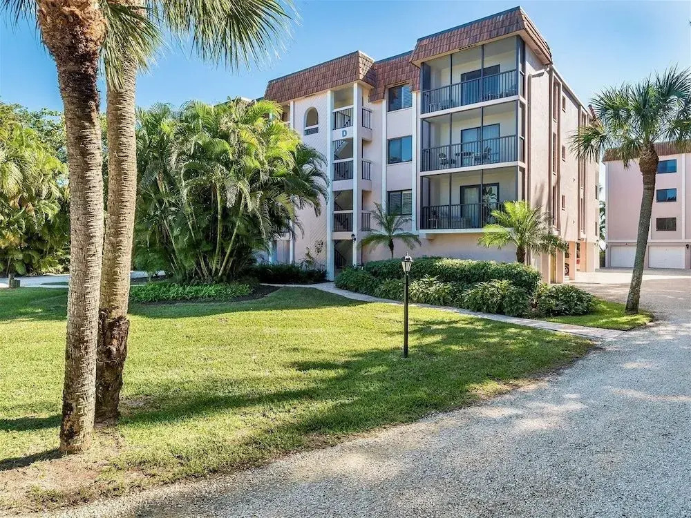 Shorewood Condos by Dream Vacation Rentals