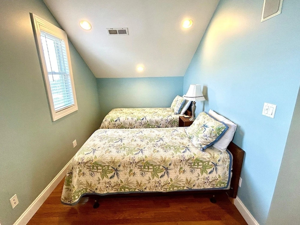 The Ocean House 6 Bedroom Home by RedAwning