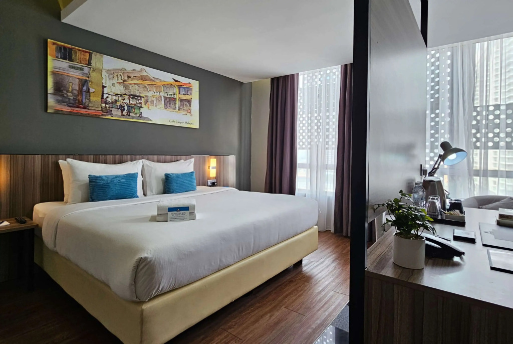 Days Hotel & Suites by Wyndham KL - Chan Sow Lin MRT or LRT