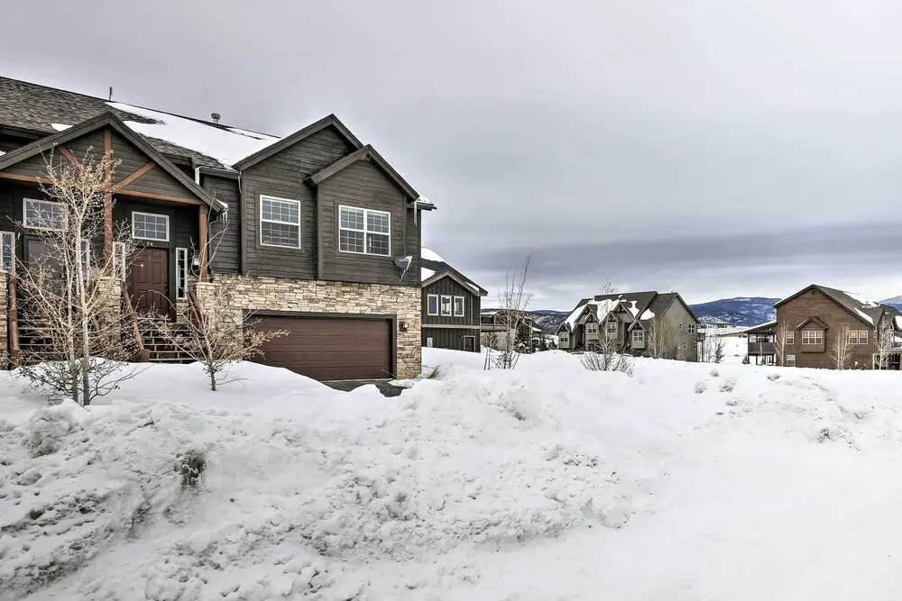 Luxe Rocky Mtn Retreat w/ Hot Tub - By Winter Park