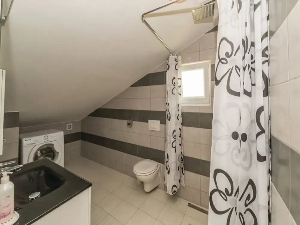 Spacious Villa in Maslenica with Swimming Pool