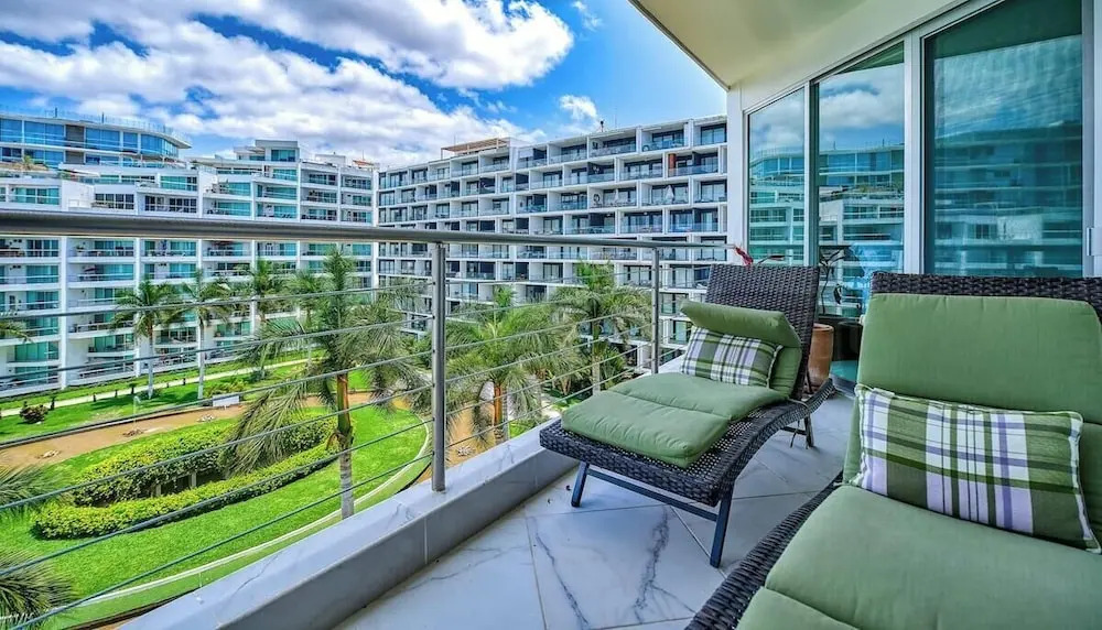 Oceanview 2 BR Condo - Beachclub - Pool - Ocean