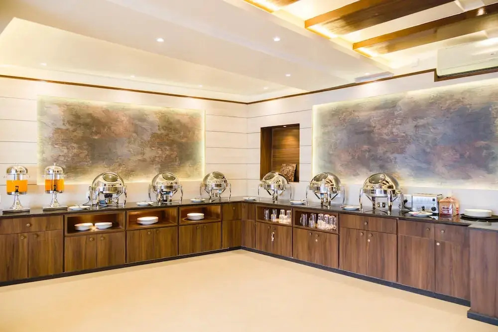 Ganapati Airport Hotel