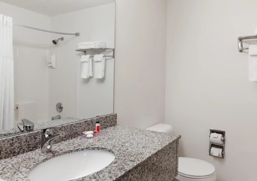 Super 8 By Wyndham Gresham Portland Area OR