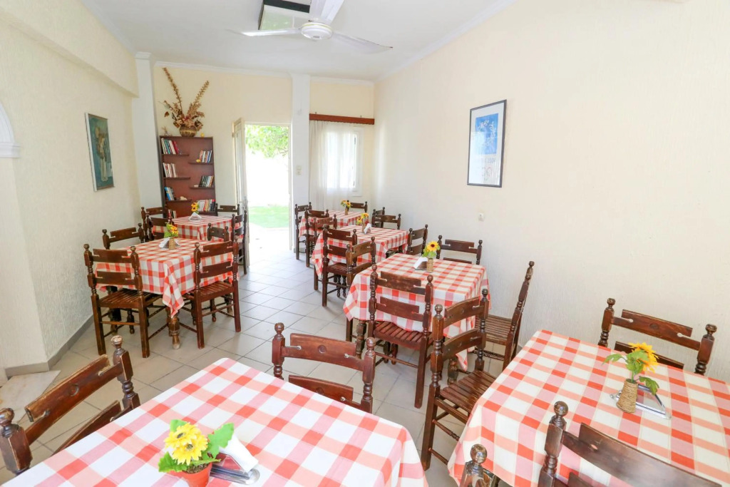 Hotel Karyatides