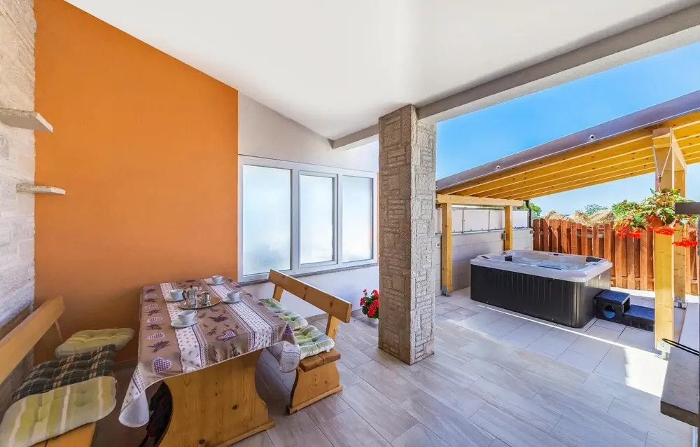 Awesome Home in Vodnjan with Hot Tub, WiFi & 2 Bedrooms