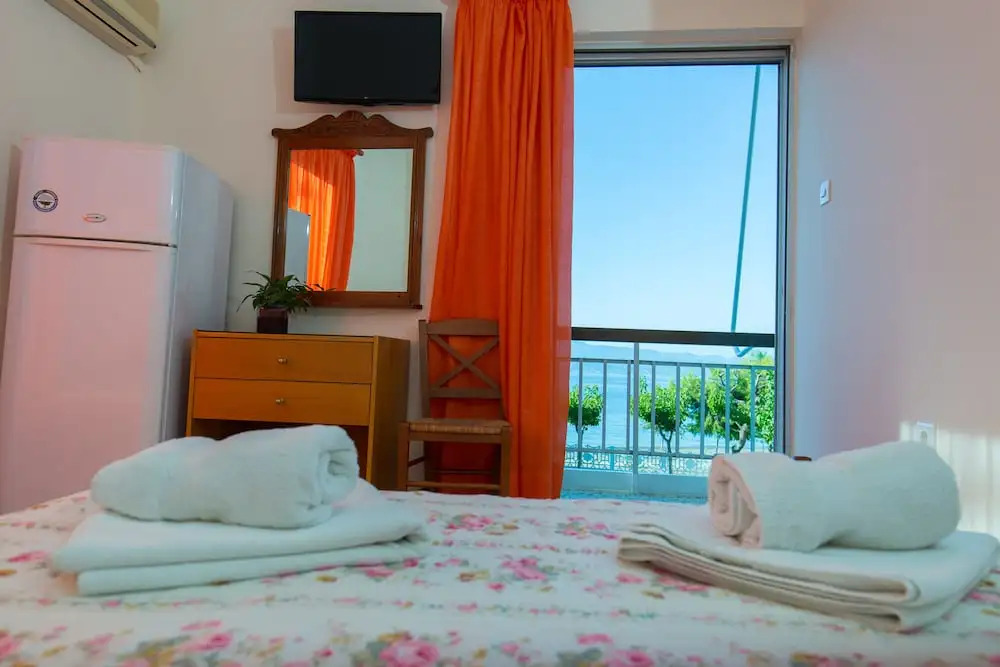 Akrogiali Beach Rooms