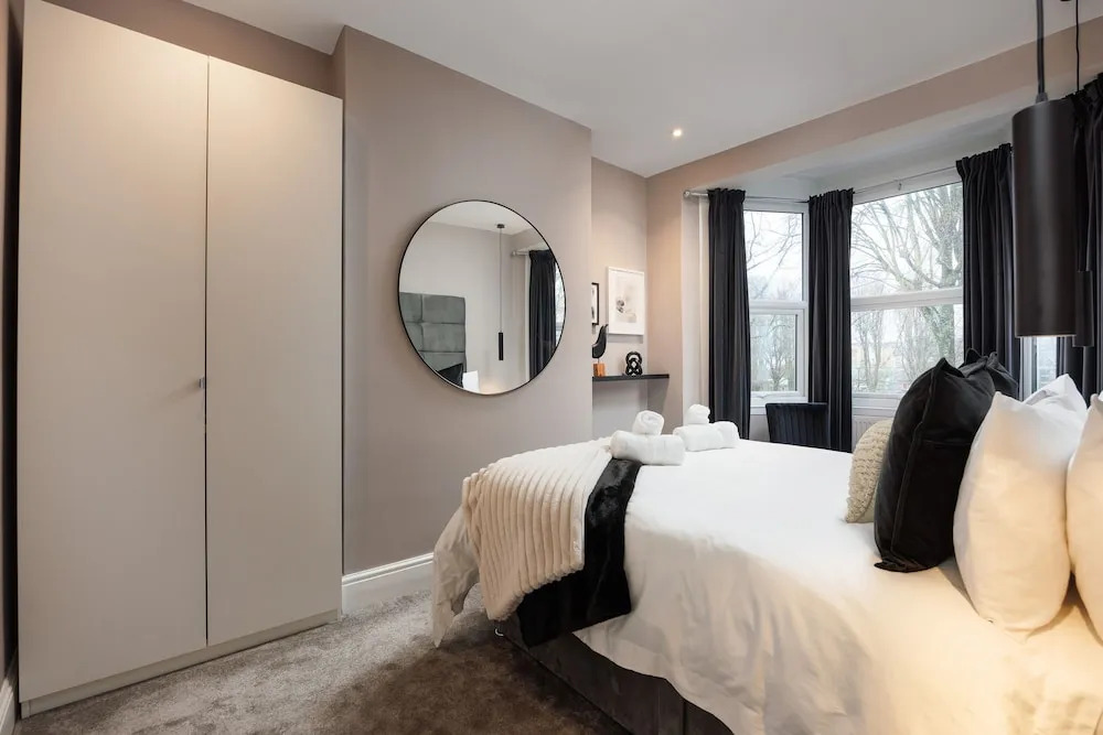 Beautiful 3 Bed House - Habita Property