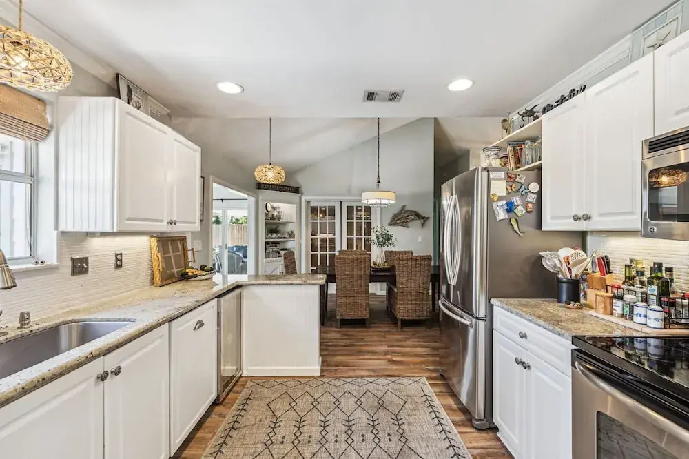 Private Backyard Oasis With Heated Pool, 4 BR, Bikes & Pond