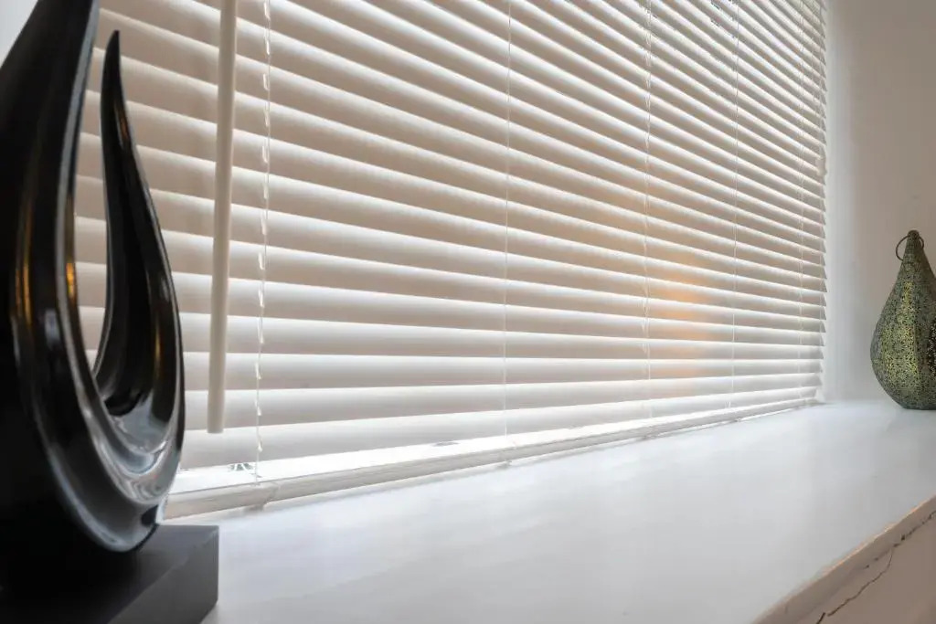 Premiere City Centre Apartment with Gated Parking and Excellent Feedback, Big Double Bedroom, Balcony, Courtyard Garden, Ideal for Long Stays, WFH, Getaways and Ongoing Contracts