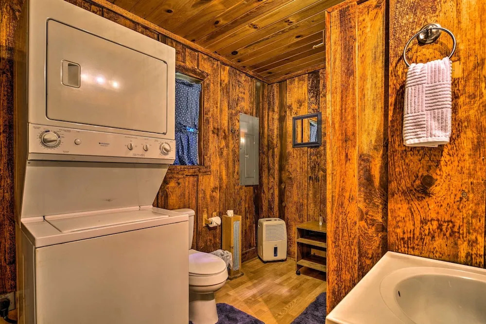 Tellico Plains Cabin - 5 Acres, Backyard Creek!