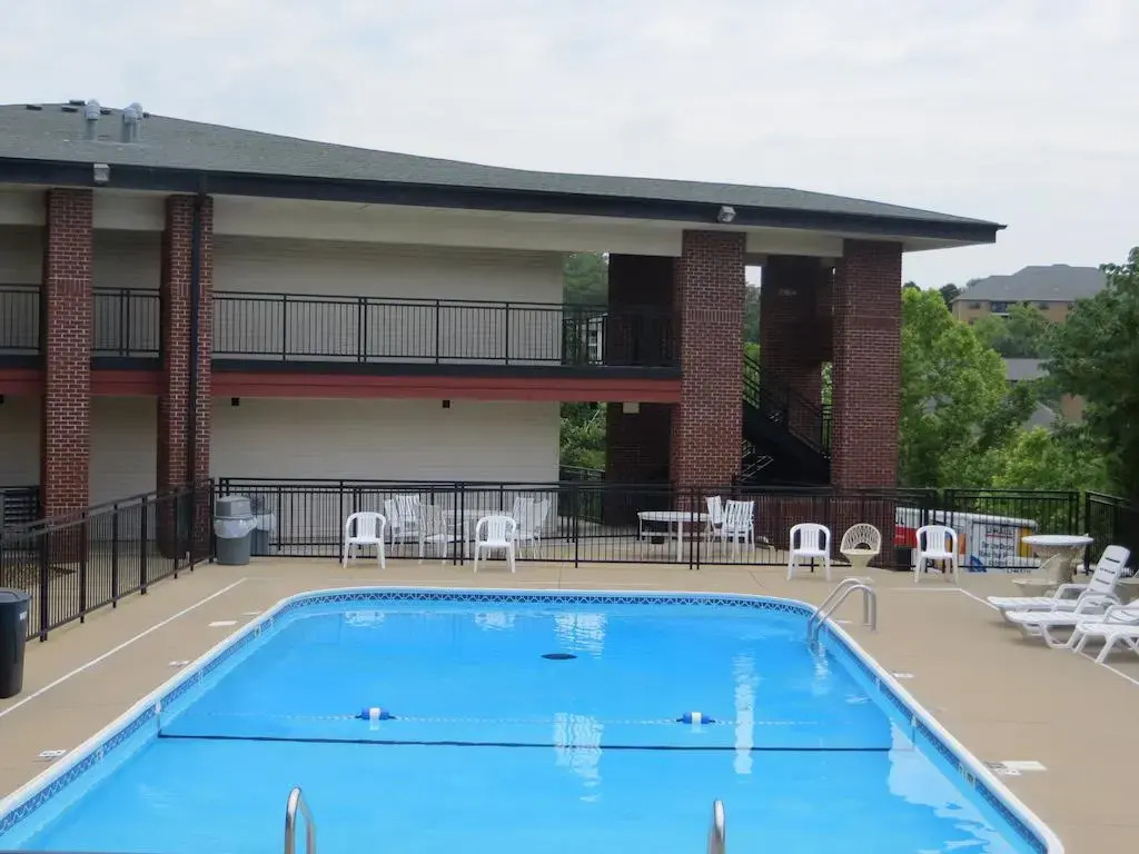 Lodge At the Falls