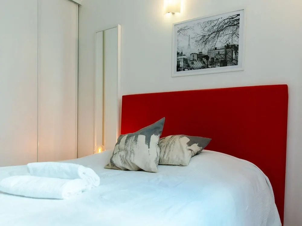 Montmartre Apartments Monet