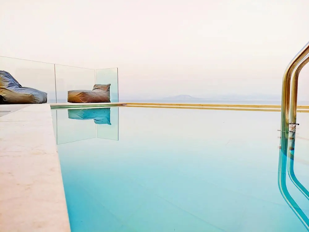 Sea & Cliff Luxury Suites