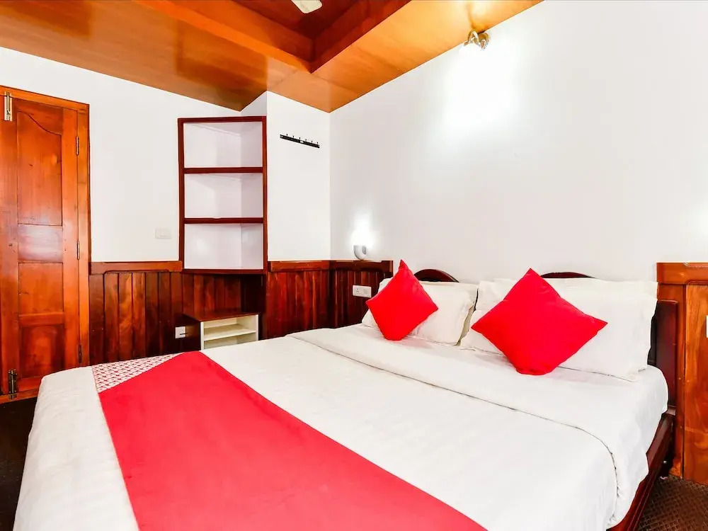 Oyo 24606 Waves And Wind 3Bhk Houseboat