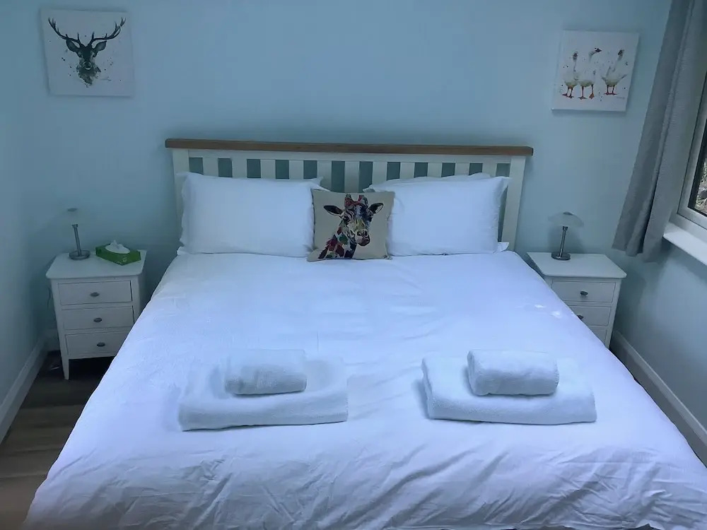 Charming Woodland Lodge 2 Person 1 Bedroom