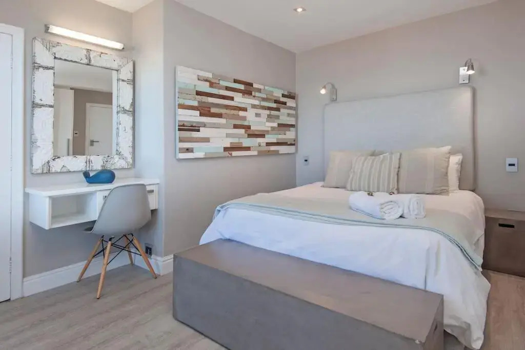 Marine Court 5 by BACK IN TOWN - 2Bedroom Ocean-facing Apt in Hermanus Centre