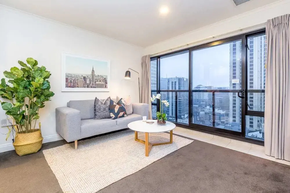 Lovely City Apartment with Pool & Gym
