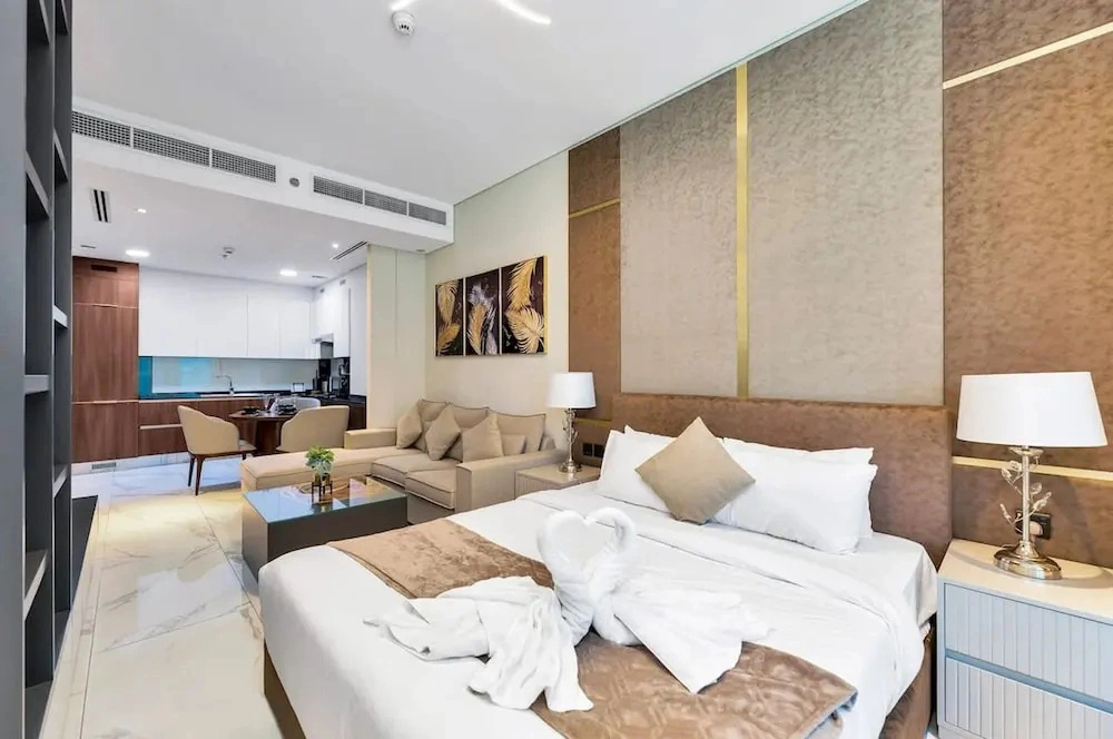 LUX Studio Near Burj w Canal Views