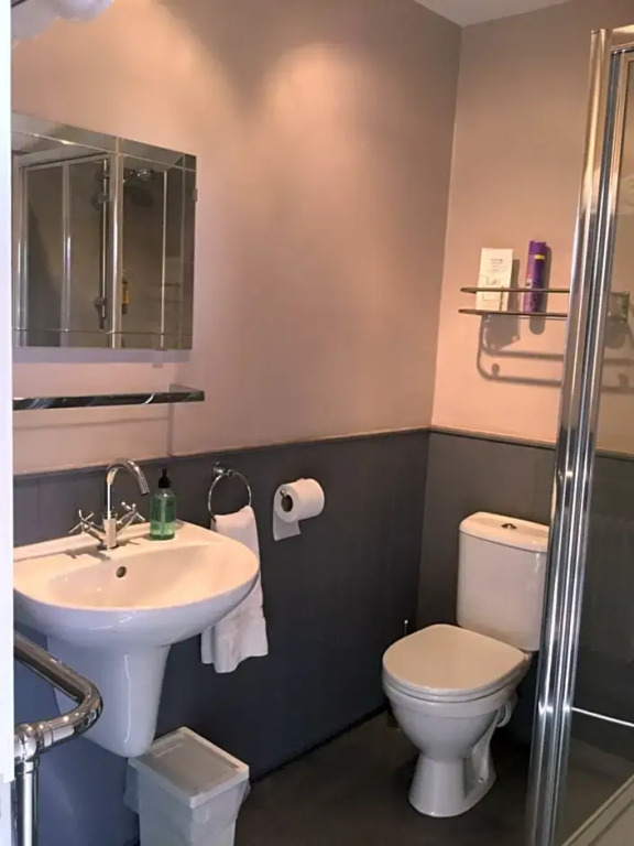 Elton Guest House