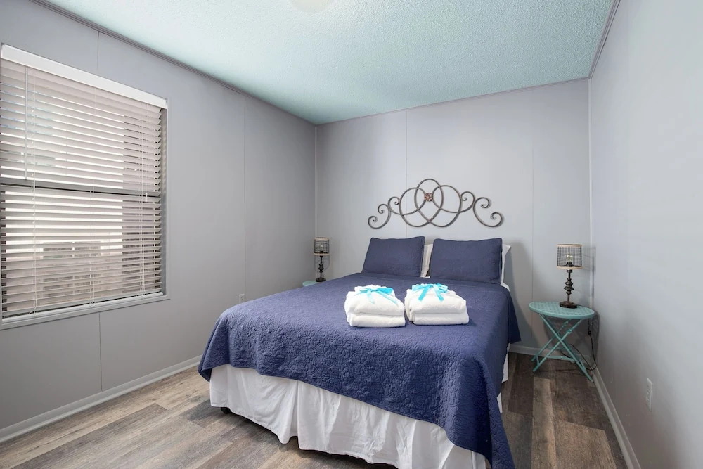 30 Dogwood St. - Canary's Roost