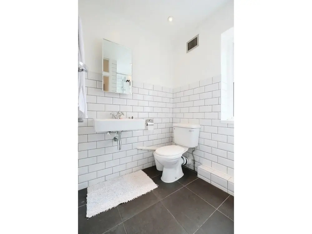 Beautiful, Bright and Spacious Flat for 4
