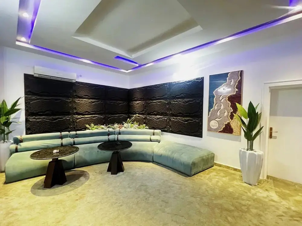UrbanEdge Hotel