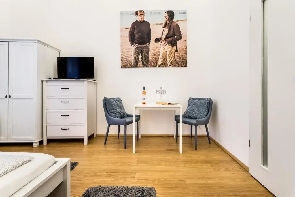 Hello Downtown Apartment - Movie