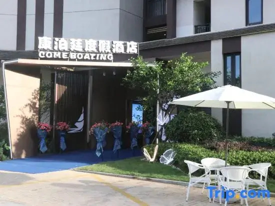 Come Boating Hotel